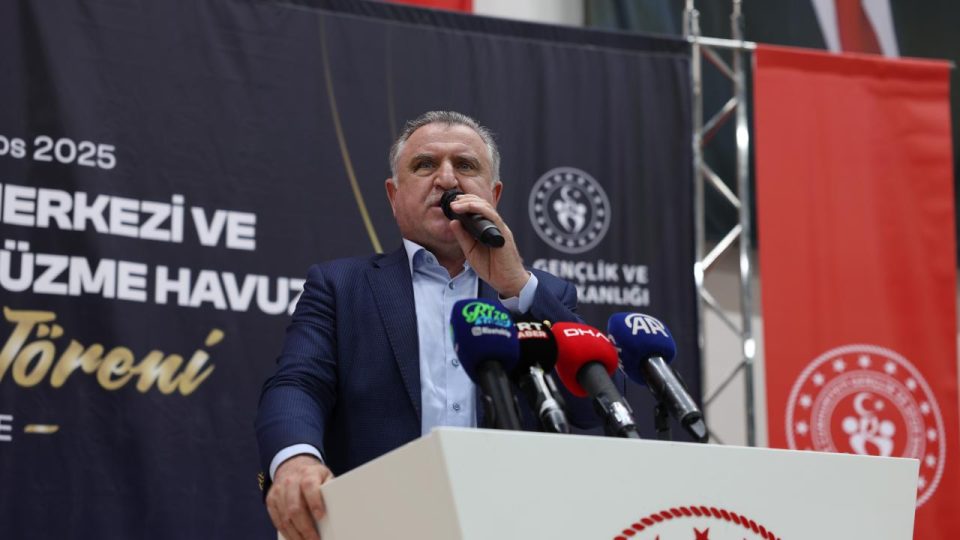 Bakan Bak: Çocuklarımızı bağımlılıktan kurtarmak için spora yönlendirmeliyiz
